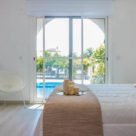 148-empurialola - Beautiful With Pool And Garden With Mooring Holiday home *
