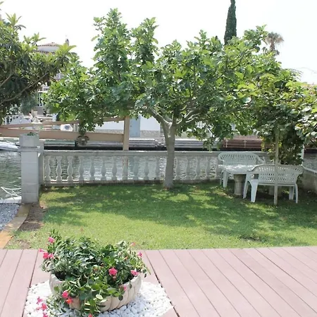 148-empurialola - Beautiful With Pool And Garden With Mooring Holiday home